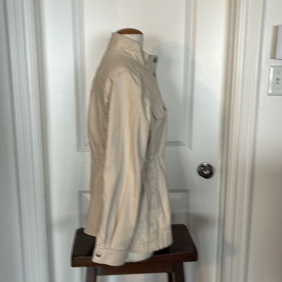 Ladies Gap Jacket - Picture 2 of 3